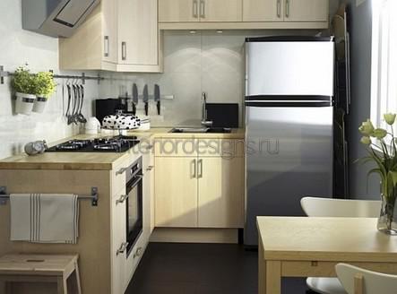 дизайн кухни 7м2 с холодильником у окна | Дзен