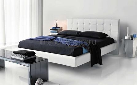 кожаная кровать в стиле минимализм