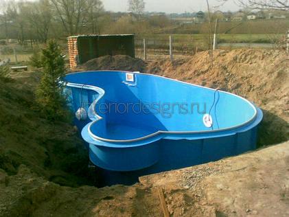 стационарный резервуар для купания во дворе