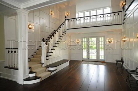 Дизайн холла в частном доме с лестницей